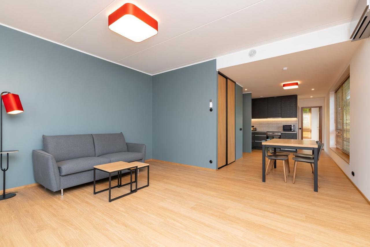 Self-check-in spacious 1 bedroom apartment with free parking Tallinn Buitenkant foto