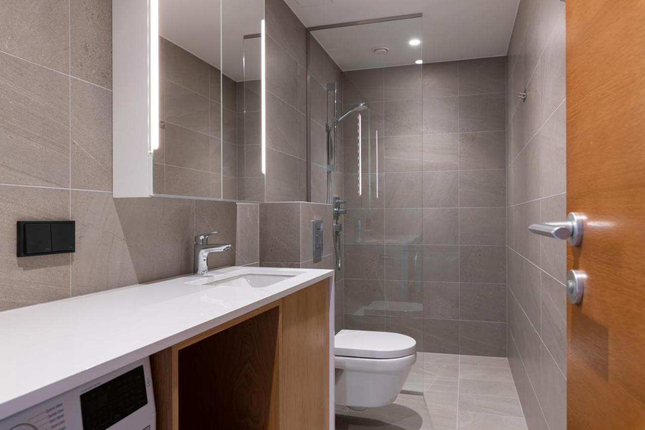 Self-check-in spacious 1 bedroom apartment with free parking Tallinn Buitenkant foto